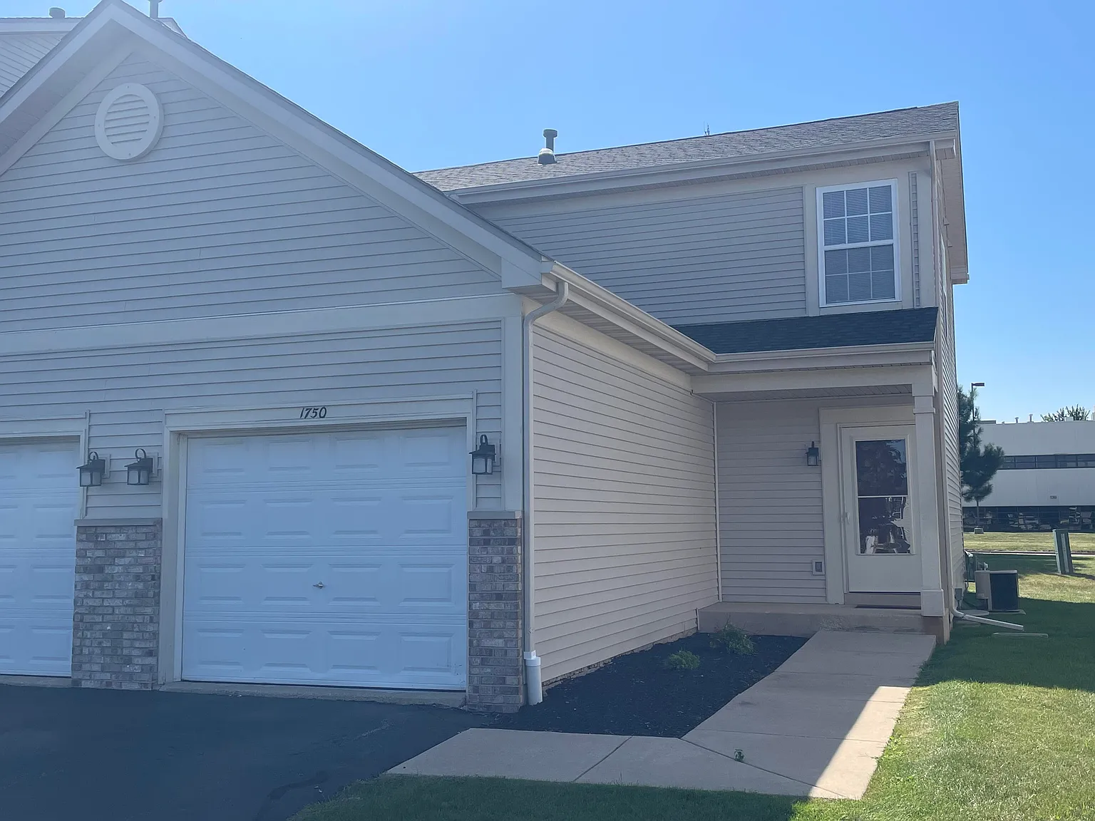 2 bed, 2.5 bath, 1792 sqft, $1,700 — Photo 1