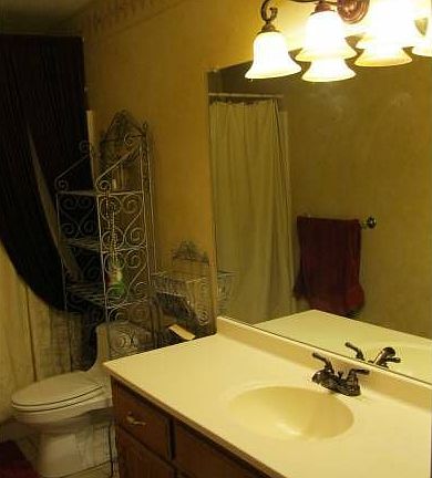 5th image of 680 Elizabeth Dr