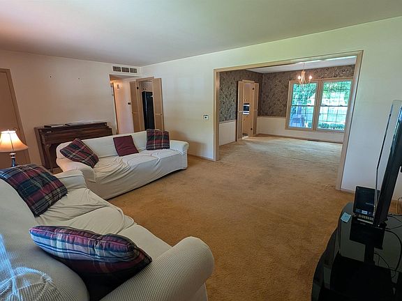 4th image of 317 Southfair Ct