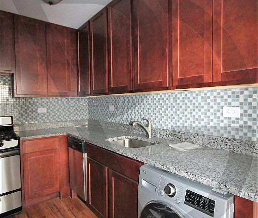 3rd image of 550 W Arlington Pl #550808