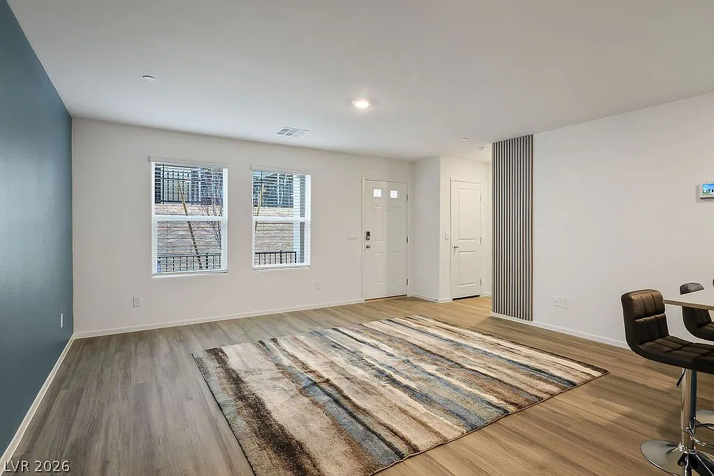 3 bed, 2.5 bath, 1324 sqft, $1,995 — Photo 3