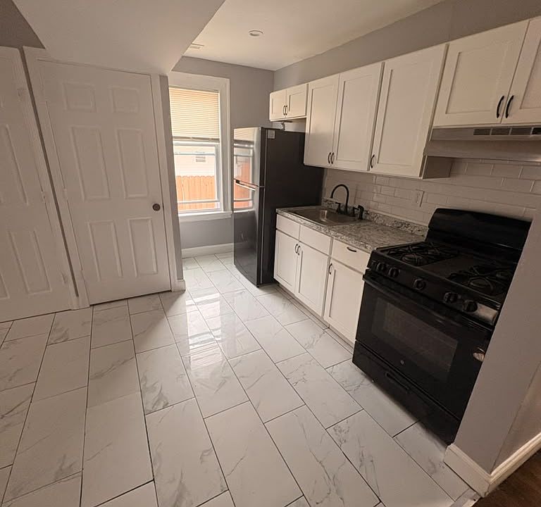 1st image of 424 Ferry St #1L