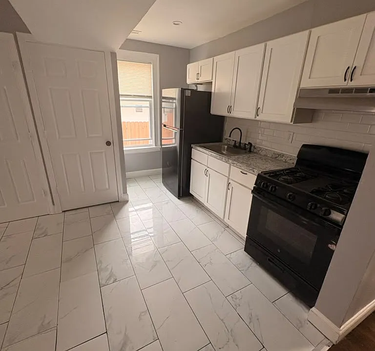 424 Ferry St #L1