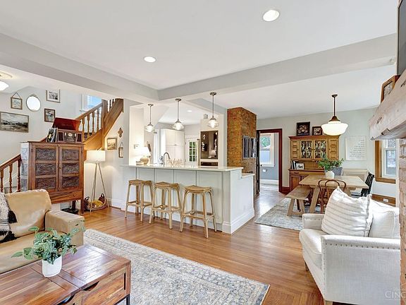 5th image of 3954 Elsmere Ave