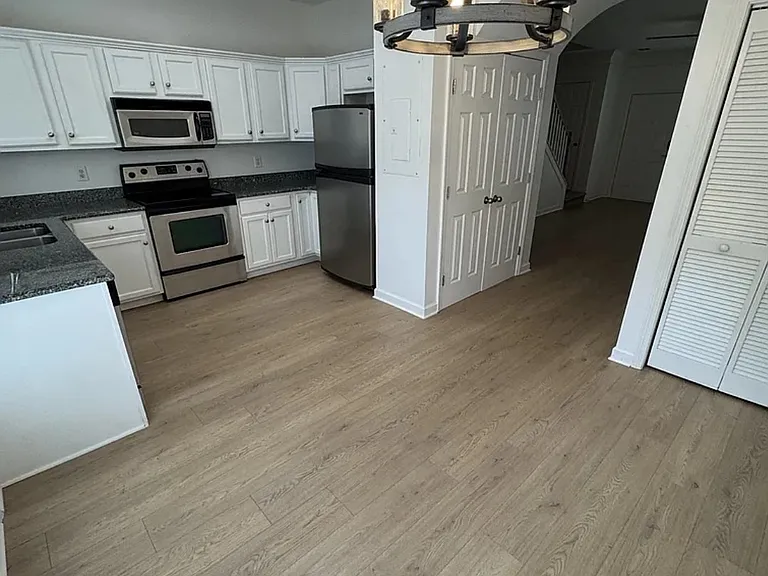 809 Benton Ave — Photo 6