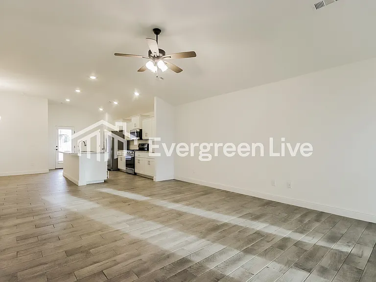 5900 Hoover St — Photo 4