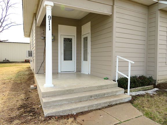 2nd image of 911 W Liveoak St