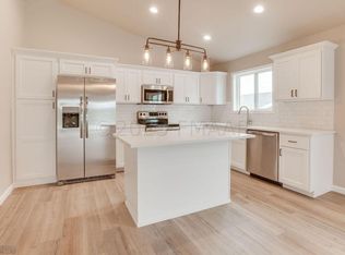 6807 Thomas St, Horace, ND 58047