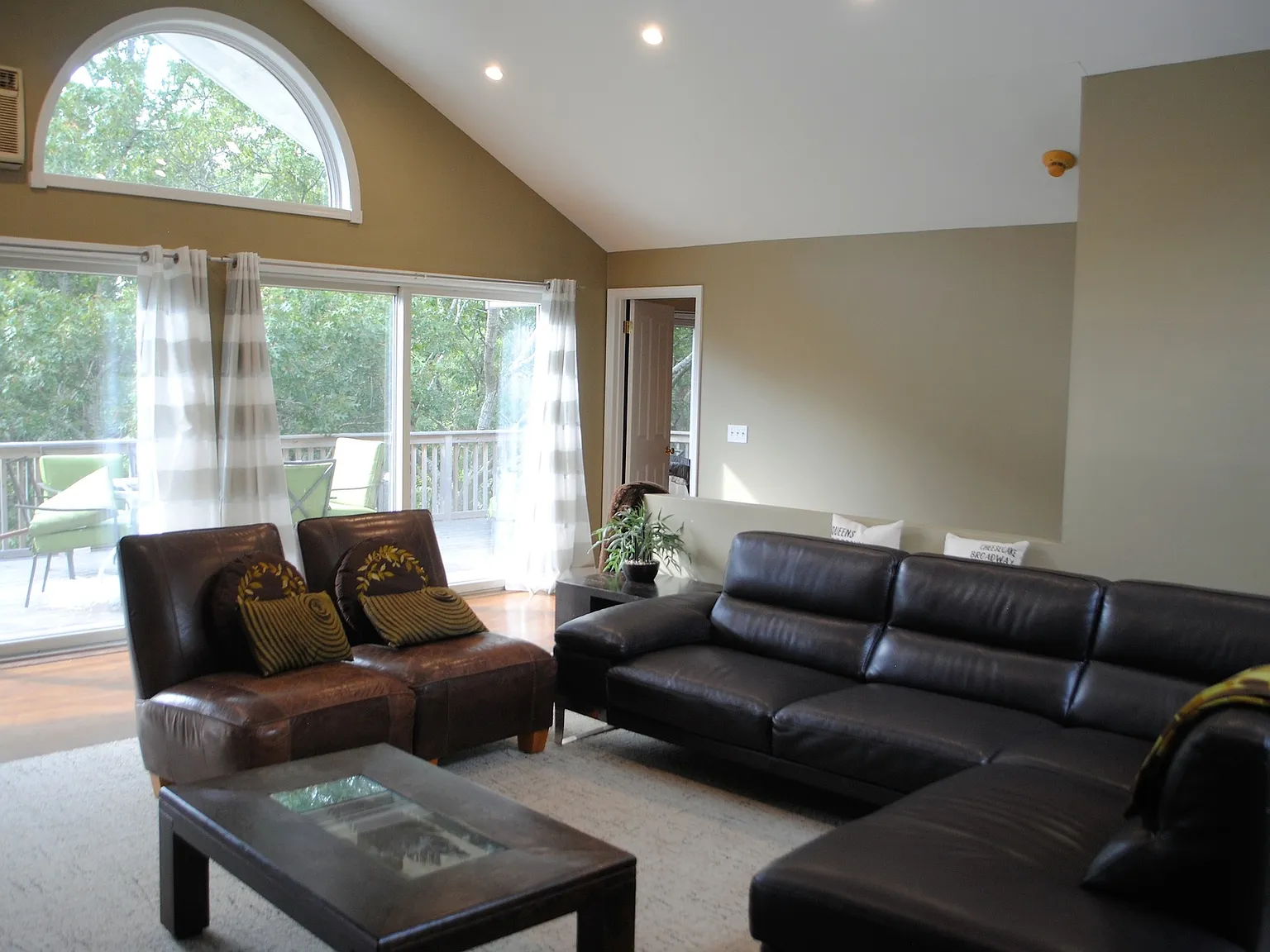 Private Contemporary in Water Mill! — Photo 4