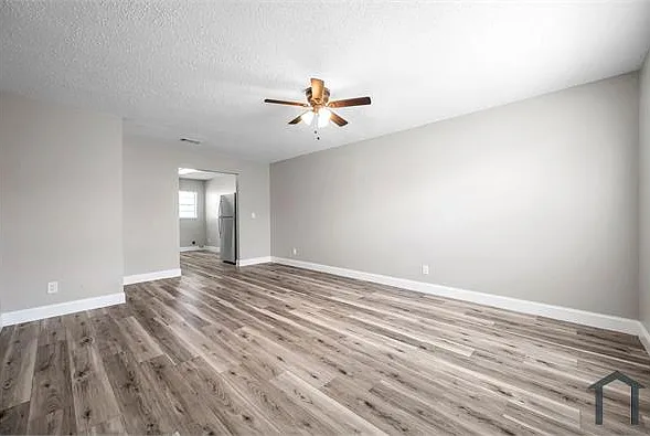 2 bed, 918 sqft, $1,900 — Photo 3