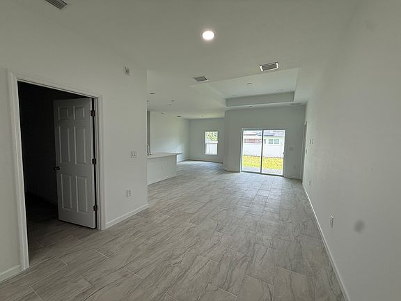 5th image of 2964 Wells Ave