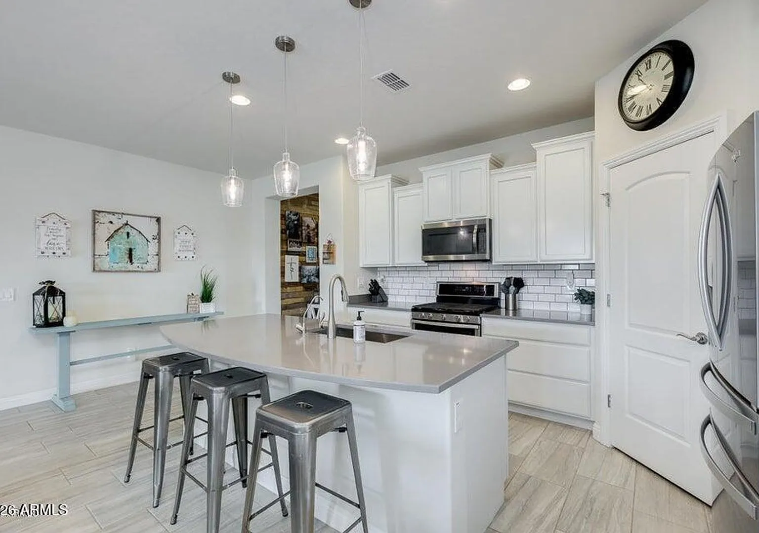 Nice 3 bedroom 2 bath in 85212! — Photo 1