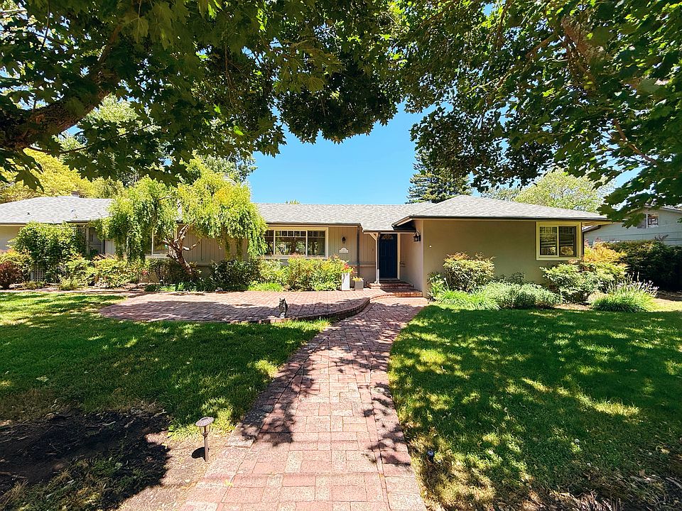 Welcome to Sleepy Hollow Neighborhood beautiful single level home!