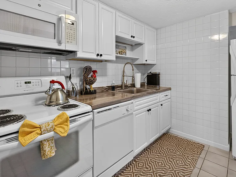 52 Beach St #2 — Photo 6