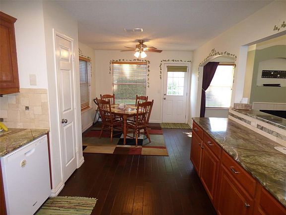 5th image of 725 Black Walnut Dr