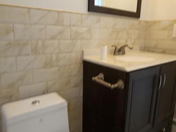 5th image of 2243 Hering Ave