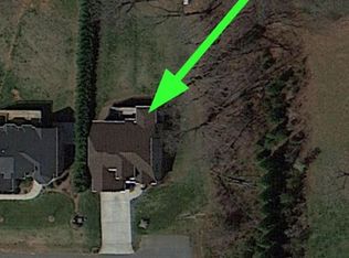 6068 Olde Farm Dr, Pfafftown, NC 27040