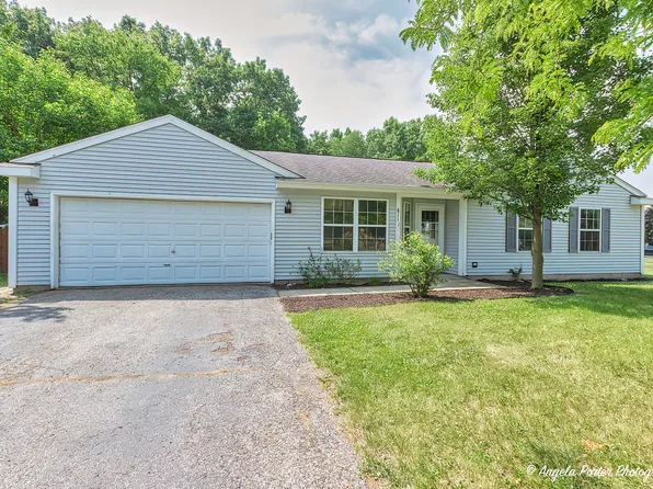 811 Nottingham Ct, Island Lake, IL 60042