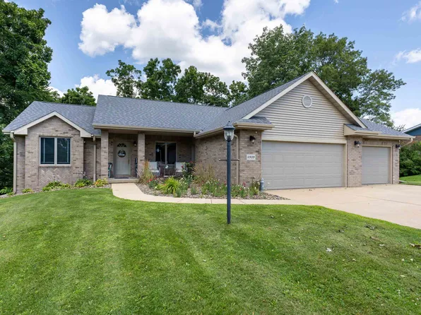 8939 Quail Ridge Ct, Dubuque, IA 52003