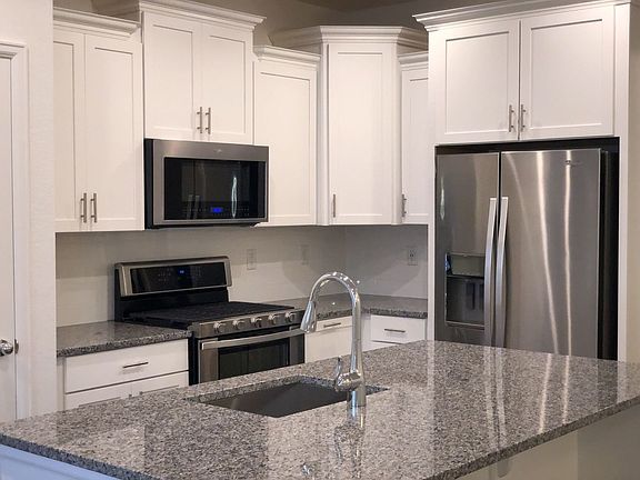 5th image of 215 Jackson Dr