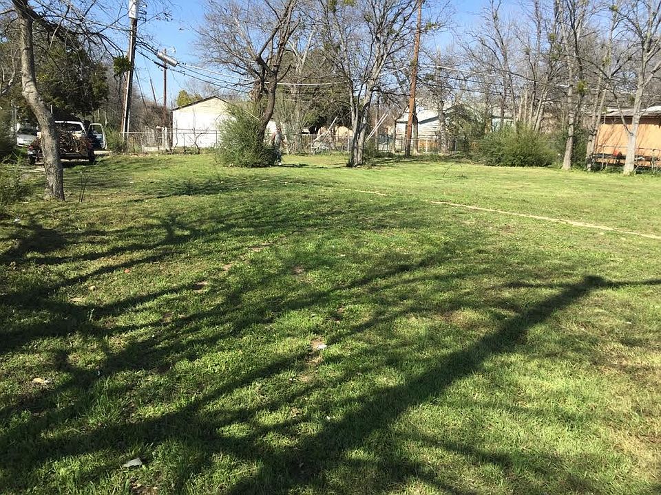 2nd image of 2663 E Berry St