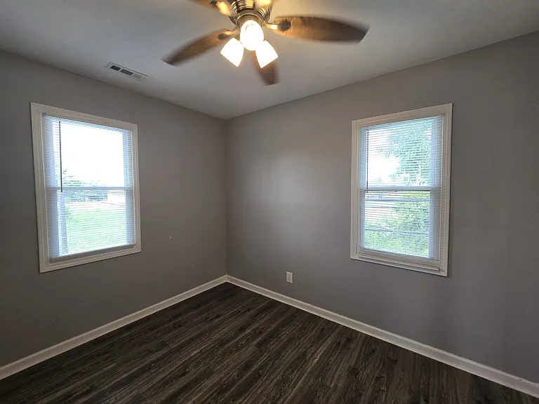9340 Moffat Ave — Photo 11