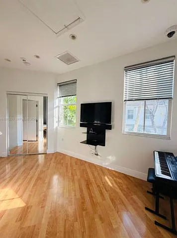 21025 NE 38th Ave #81 — Photo 6