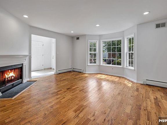 5th image of 758 Manchester Way