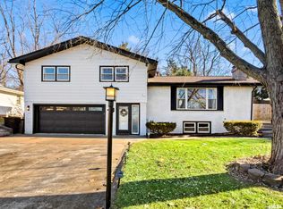 6812 N Kimberly Dr, Peoria, IL 61614