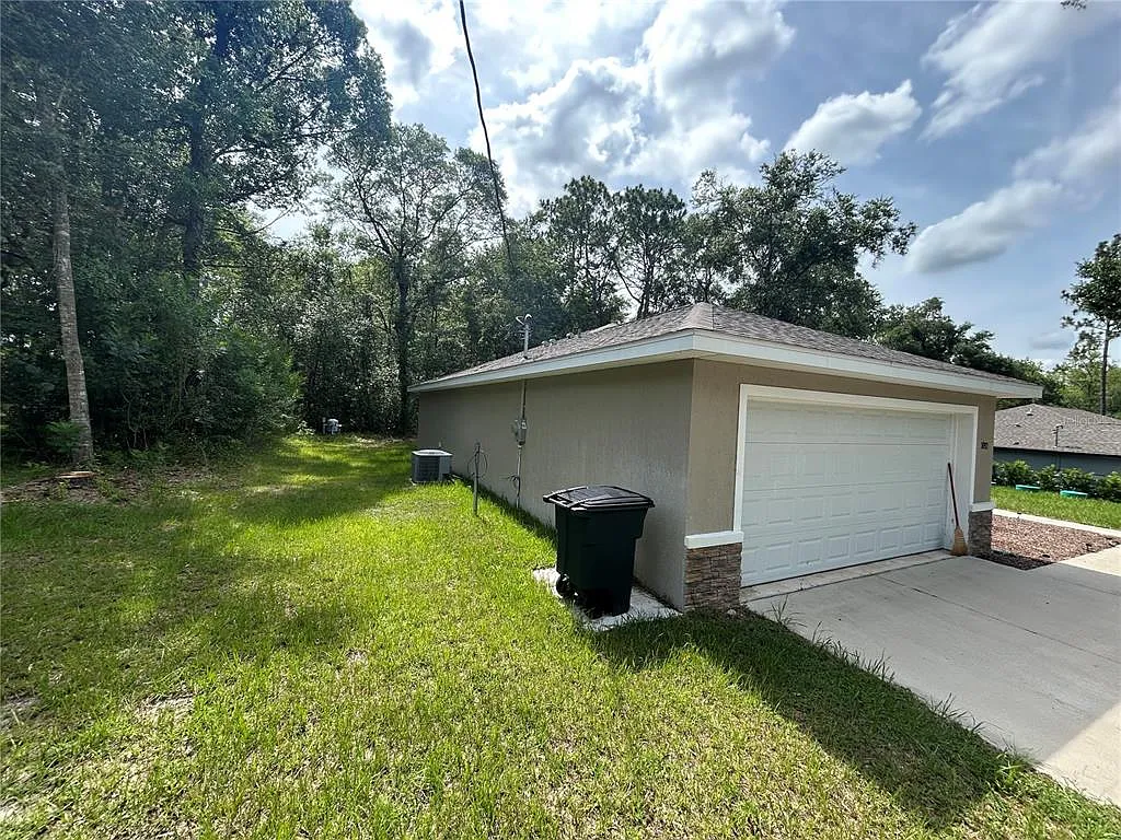 3 bed, 2.0 bath, 1553 sqft, $2,000 — Photo 2