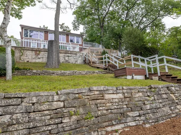 N52W34241 Gietzen DRIVE, Okauchee, WI 53069