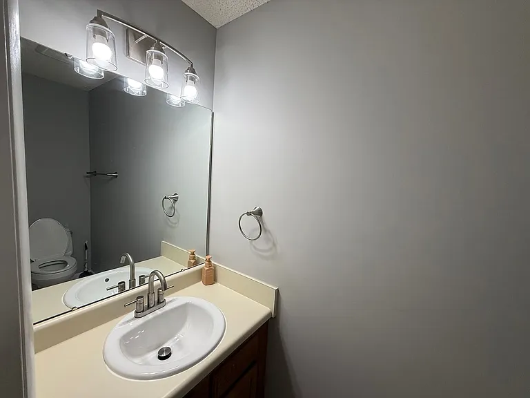1312 Twin Springs Ct — Photo 20