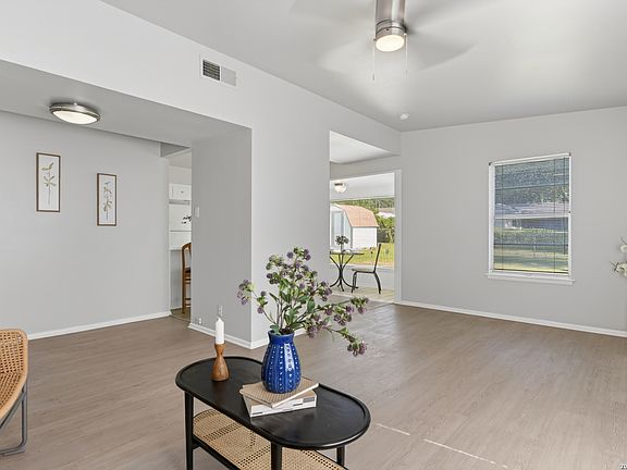 4th image of 1015 MOUNT SEROLOD DR