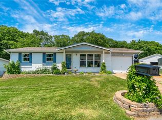 5921 Starlight Dr, High Ridge, MO 63049
