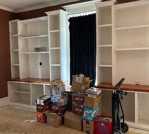 4th image of 127 N Oak St