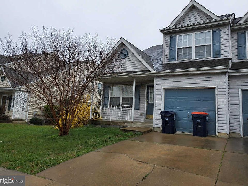 1st image of 825 Gibbs Dr