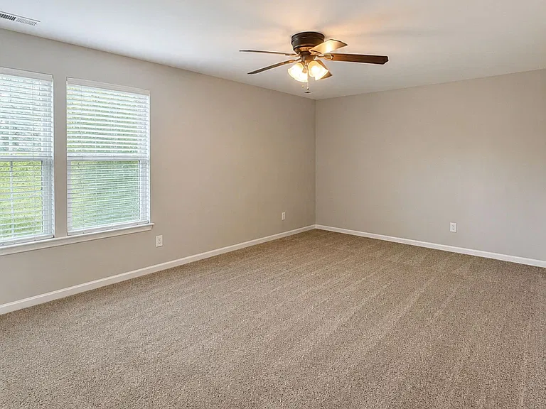 4424 Roundwood Ct — Photo 15