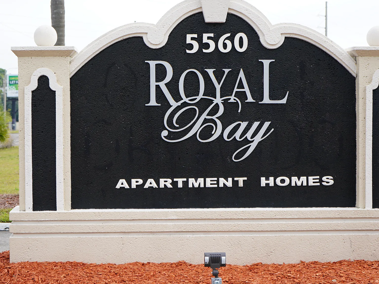 Royal Bay Apartments — Photo 2