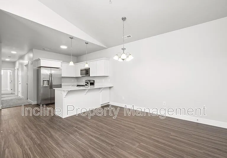 359 W 785 N — Photo 3