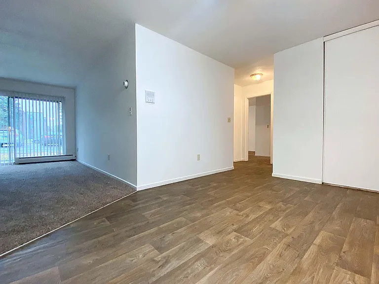 Holiday Acres Apartments — Photo 41