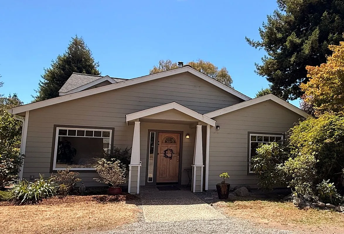 2 bed, 1.5 bath, 1900 sqft, $3,000 — Photo 1