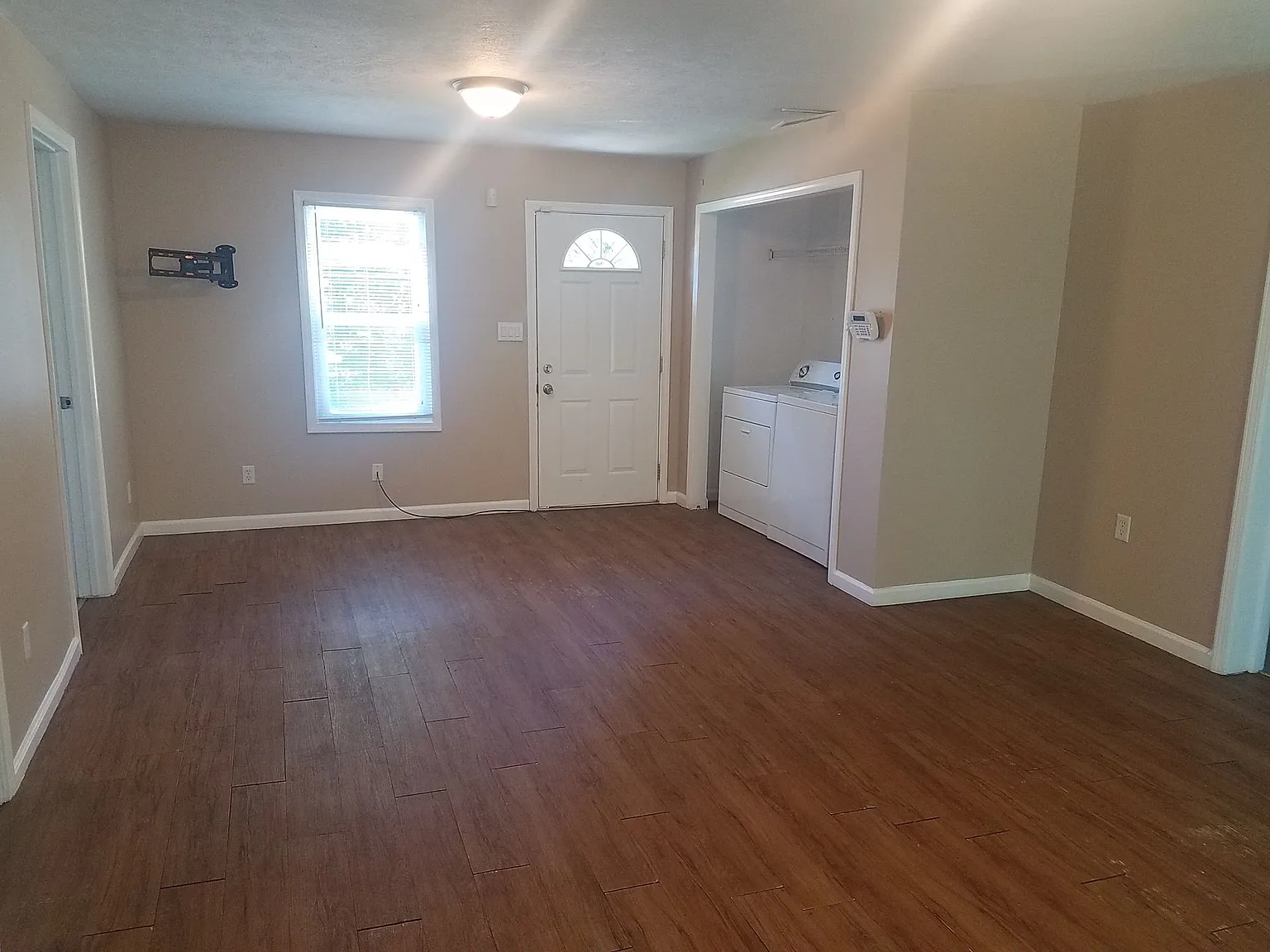 916 Hill Street — Photo 3