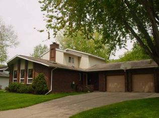 457 Rolling View Dr, Rollingstone, MN 55969