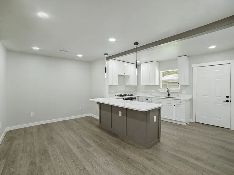 703 W Rosewood Ave — Photo 7