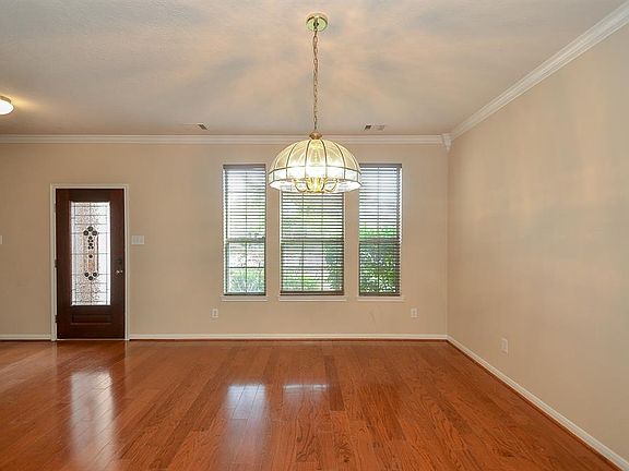 4th image of 2410 Crossmill Ln
