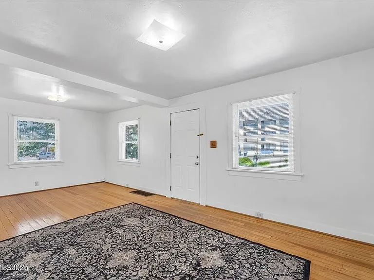 1145 Seminary Ave — Photo 8