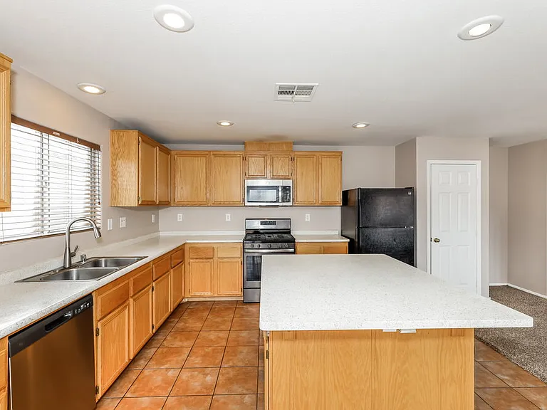 3433 Palatine Hills Ave — Photo 8