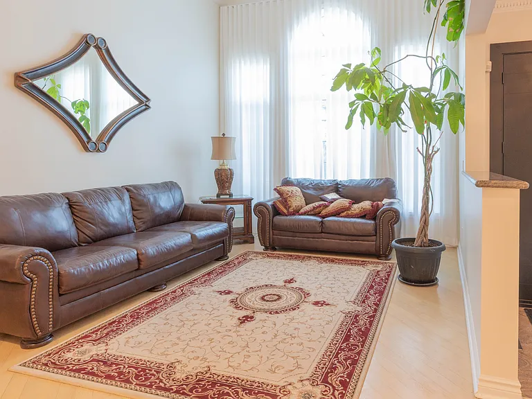 2 Farnham Dr — Photo 3