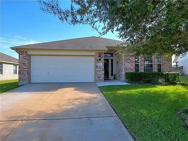 304 Trophy Ct — Photo 1