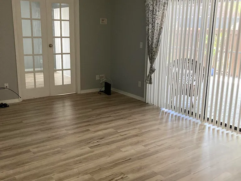 303 SE Castle Ct #3-C — Photo 7